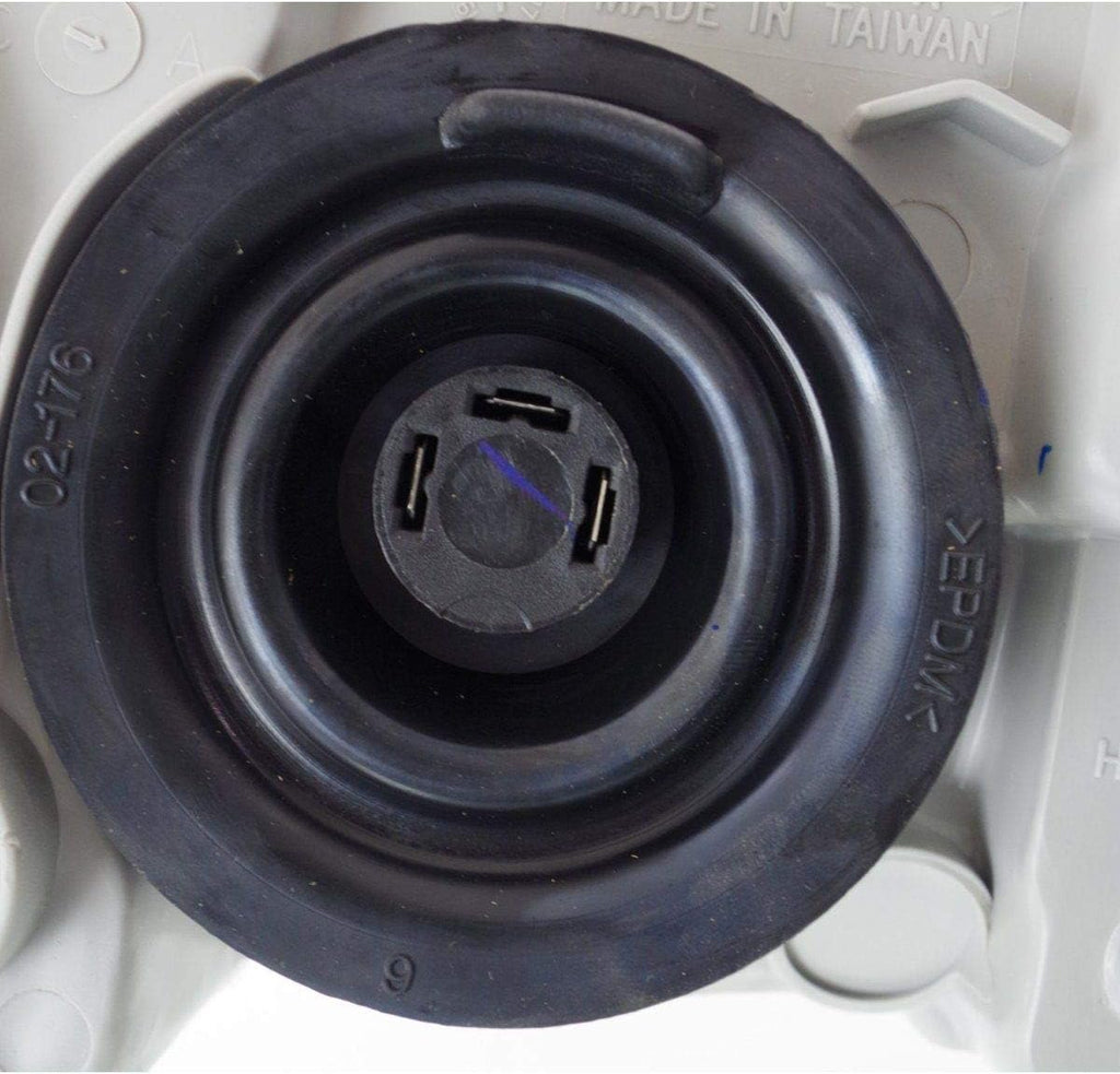 Passenger Side Headlight for 2000-2002 Toyota Echo M189986