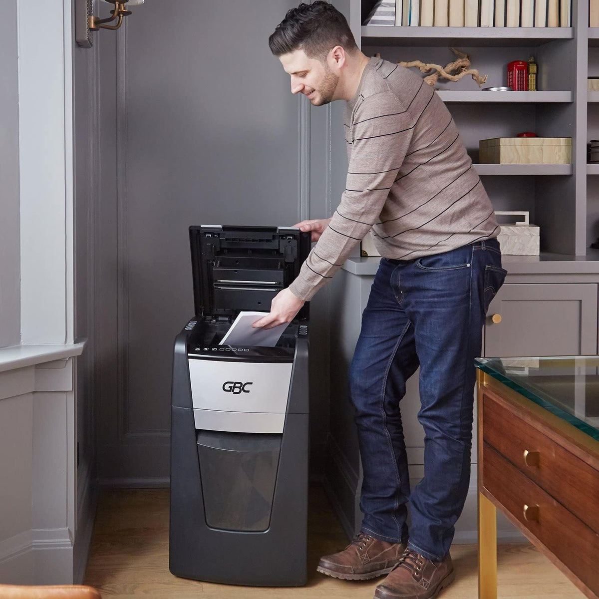 600 Sheet Capacity Micro-Cut Paper Shredder I11724
