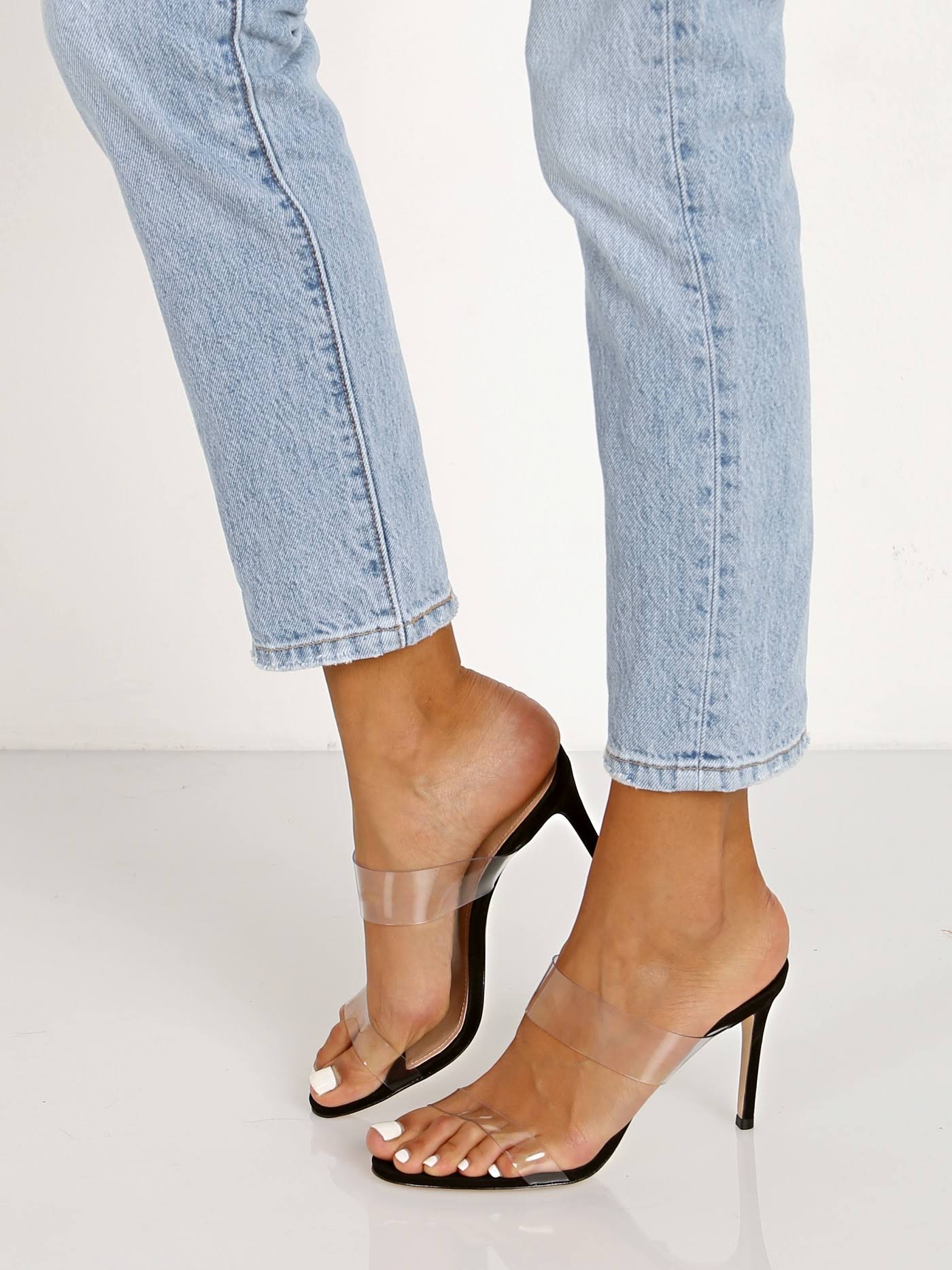 Transparent Black Heel C687