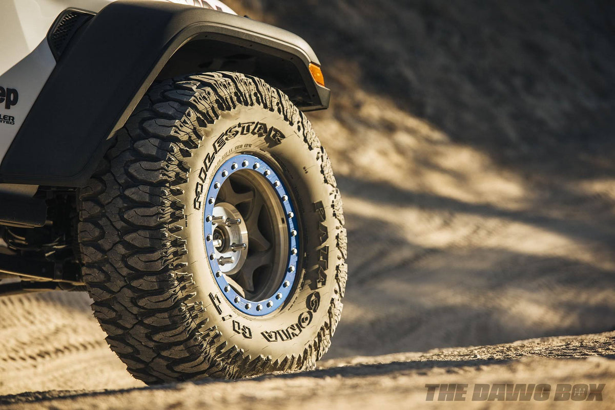 33X12.50R17 Tire C33135