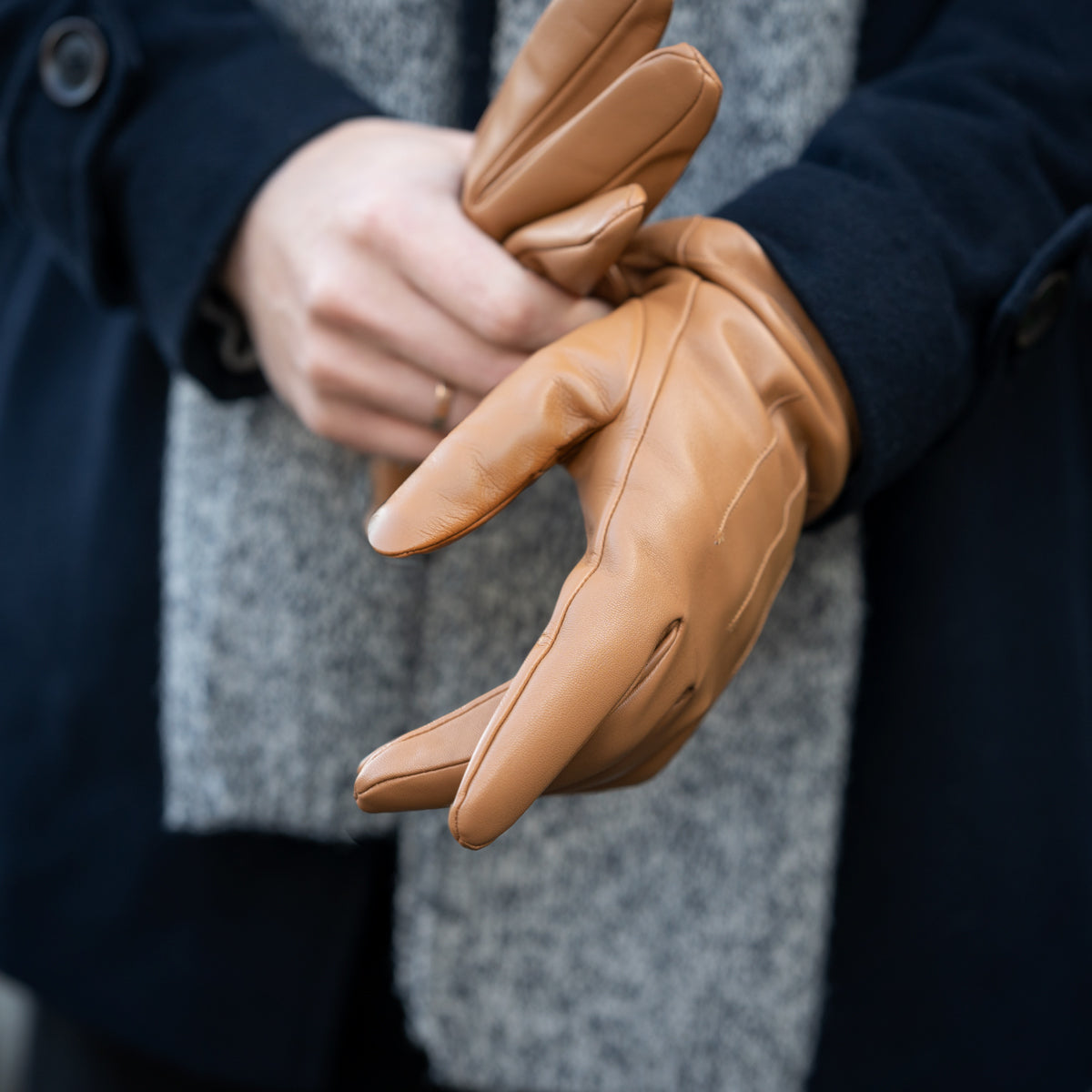 Tan Leather Cashmere Lined Touchscreen Gloves H490