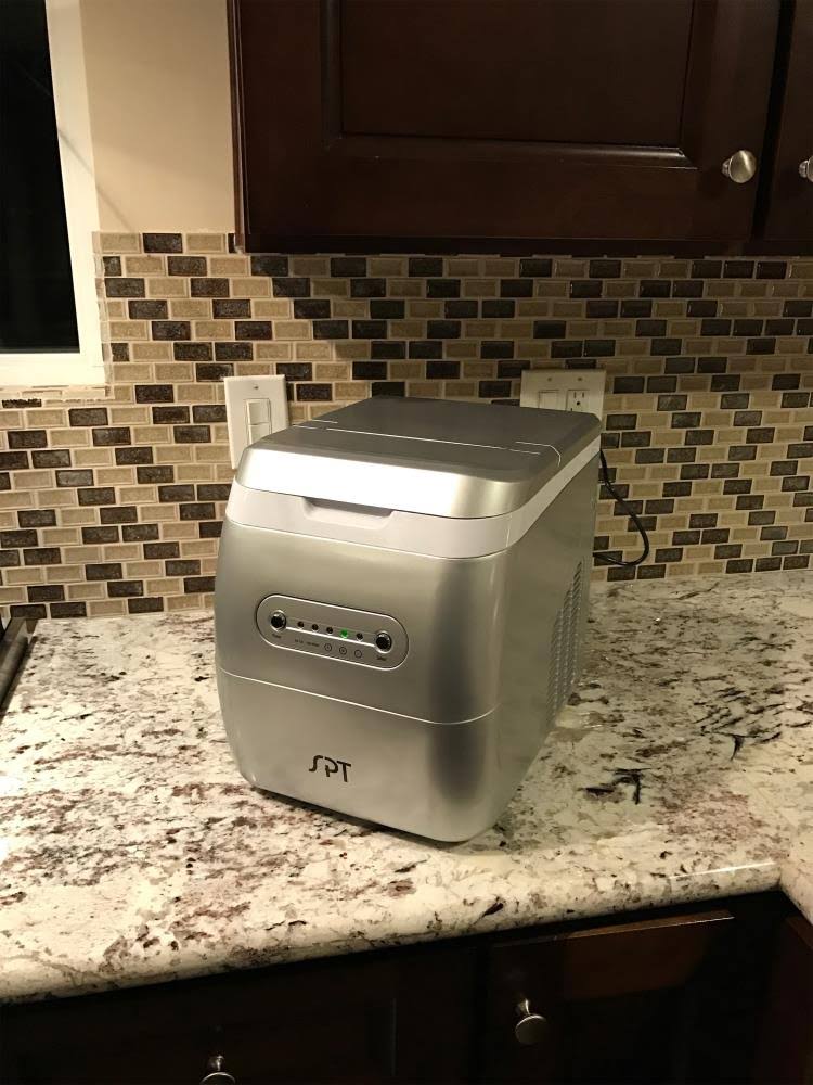 Portable Ice Maker J94490