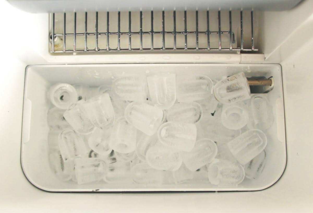 Portable Ice Maker J94490